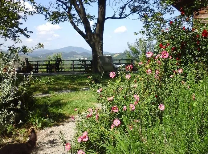 Agriturismo Monte Genesio 호텔 *